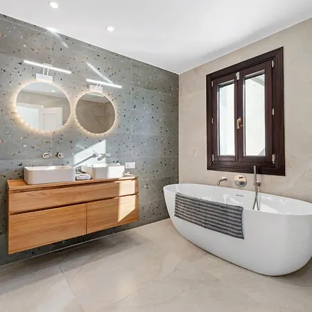 El Campanario * エステポナ