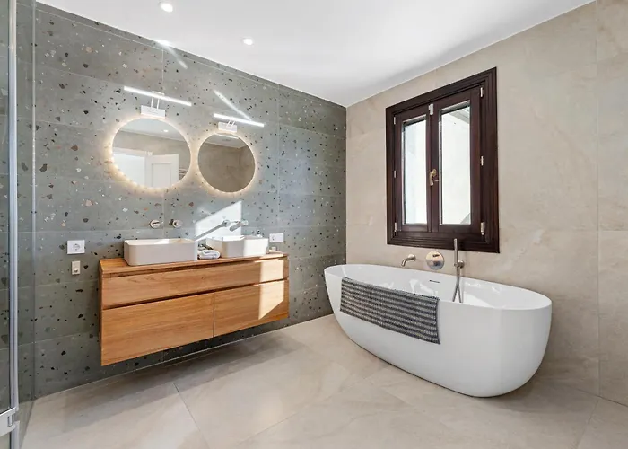 El Campanario * エステポナ